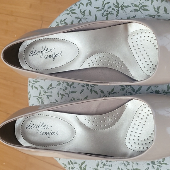 Dexter beige heels size 11w - Picture 3 of 7